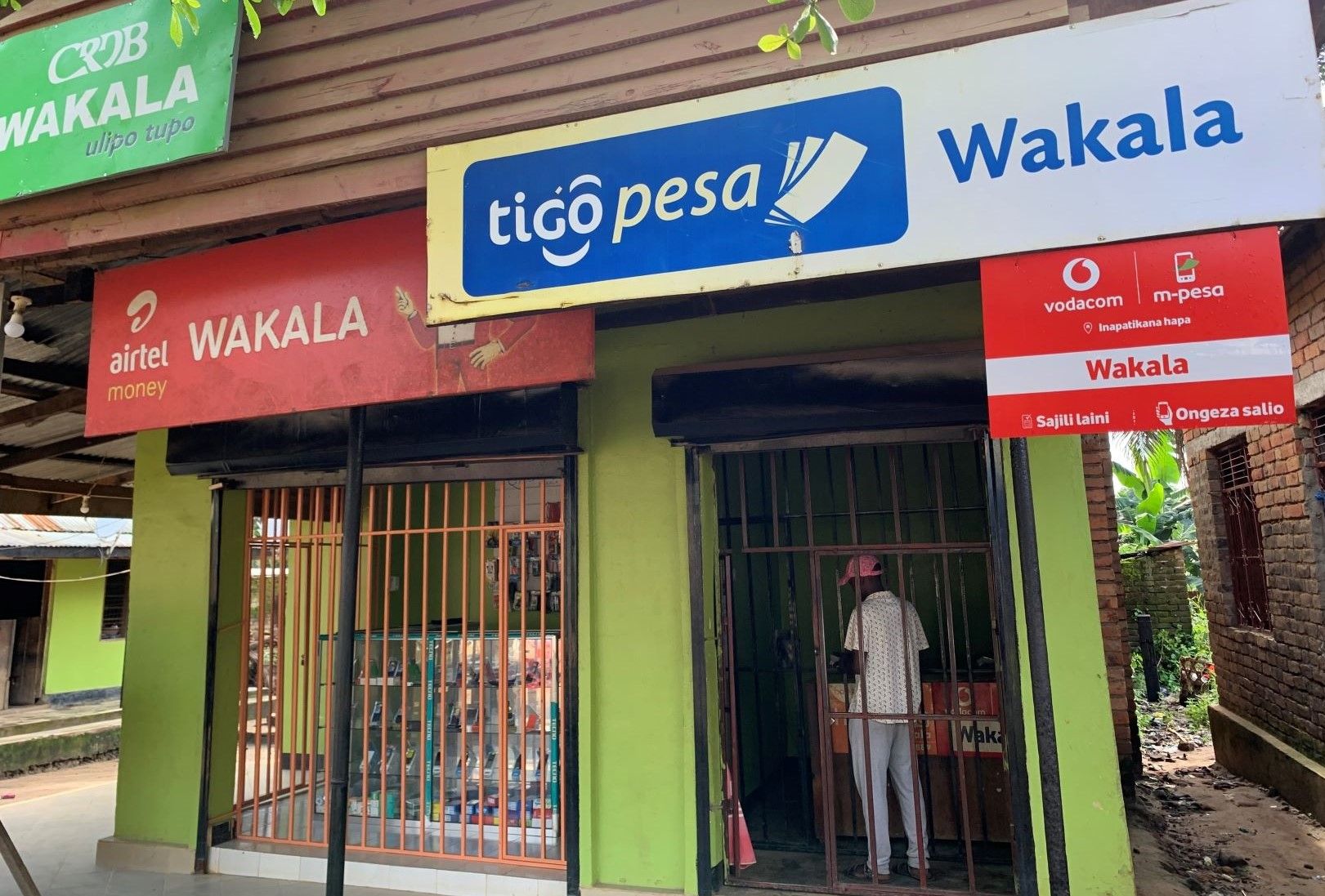 Tanzania scraps mobile money transfer fees